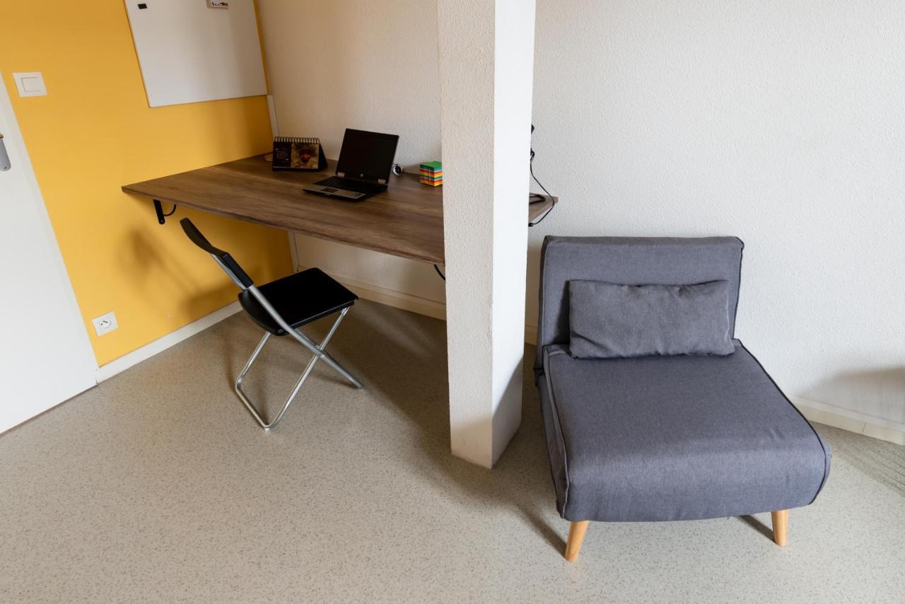 Studio Centre Ville Avec Parking Prive Cholet Ngoại thất bức ảnh